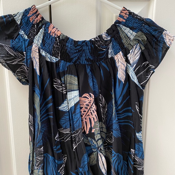 Aritzia off the shoulder top - Picture 2 of 3